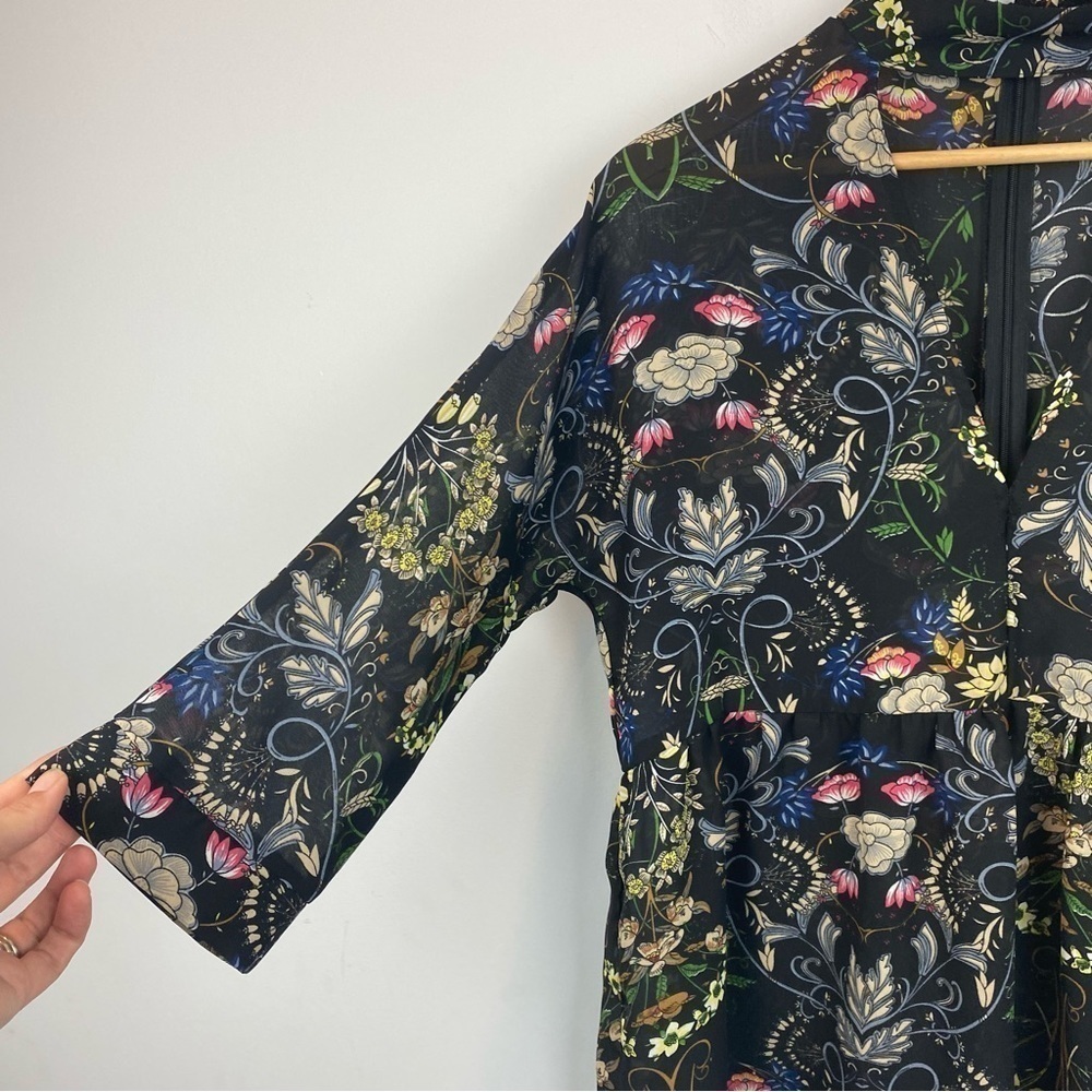 LUCCA • floral v neck choker blouse - Picture 4 of 15